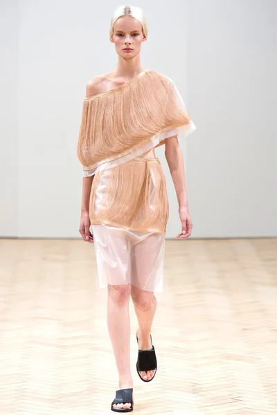 Look 15